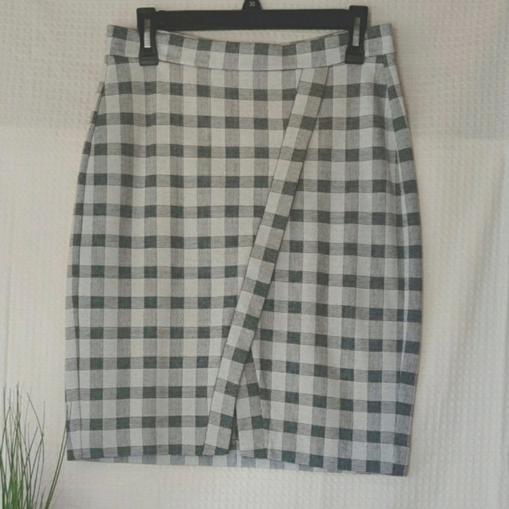 Cabi Valentina Gray & Black Checker, knee length Skirt Size 4